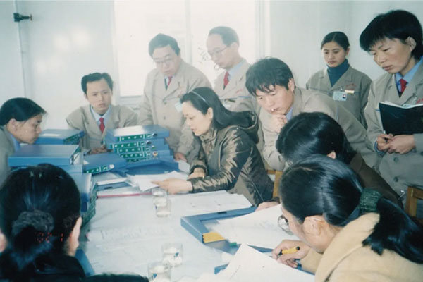 2002年，一定发人日夜奋战准备GMP认证