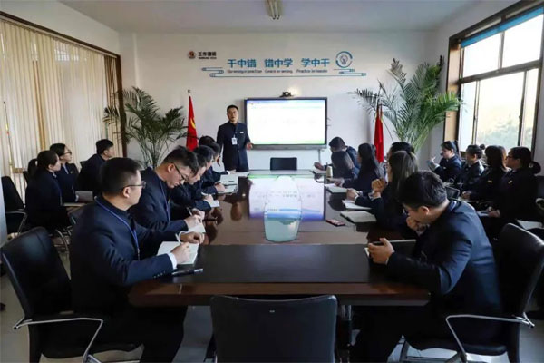 一定发集团员工进行“轮讲轮训”