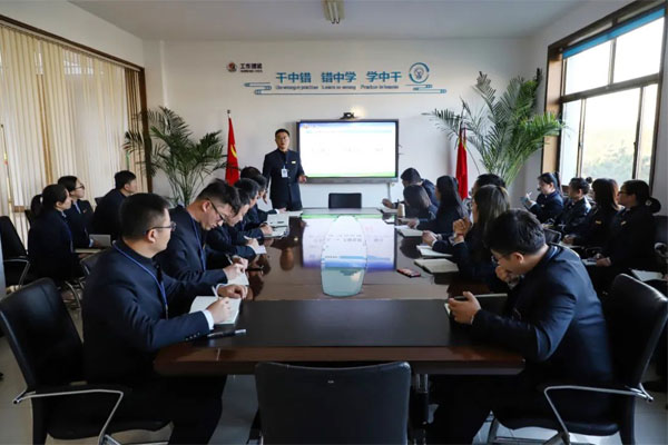 一定发集团每次活动结束后立即组织“差距会”