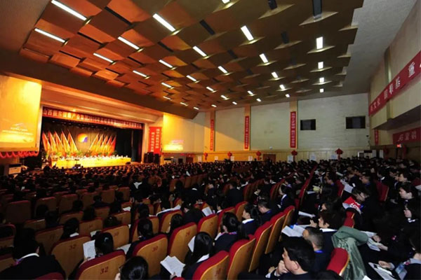 每年正月初八一定发集团千人培训