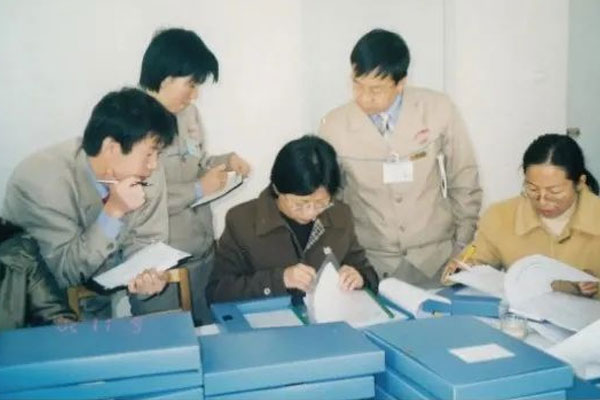 2002年一定发集团凝心聚力学习GMP认证知识
