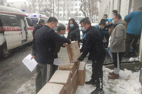 一定发集团员工在长春冒雪捐助