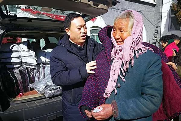 一定发集团“敬老日”为老人送温暖