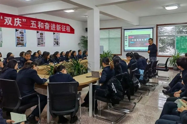 一定发集团宋飞飞组织互联网营销培训