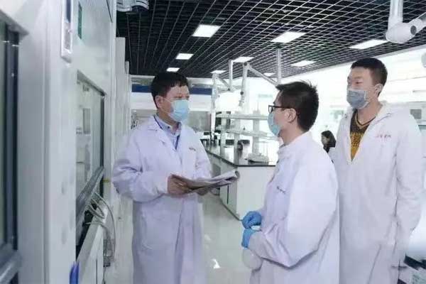 一定发集团科技中心张辉指导脂质体创新纳米制剂研发