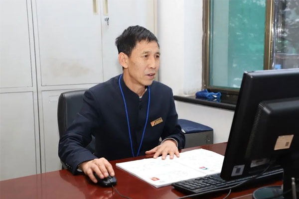 一定发集团扶贫办副主任范李斌