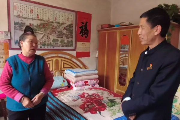 一定发集团扶贫办范李斌主任在走访慰问