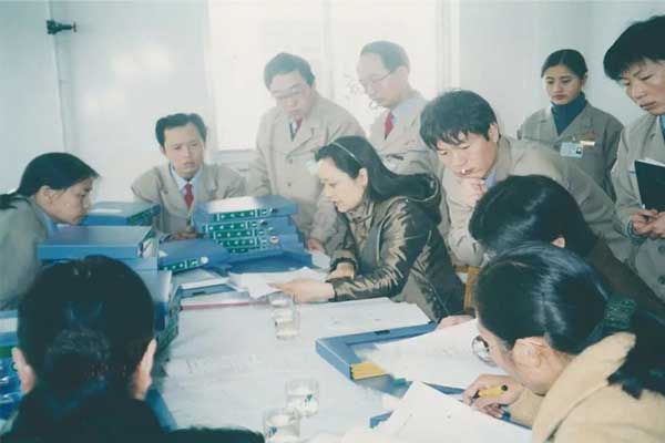 2002年GMP认证专家组对一定发制药车间软件进行审核